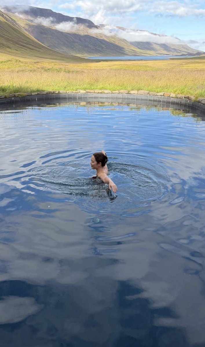 ecludey's tweet photo. Loving Laufey’s pictures in Iceland https://t.co/1JNHDWu5zy