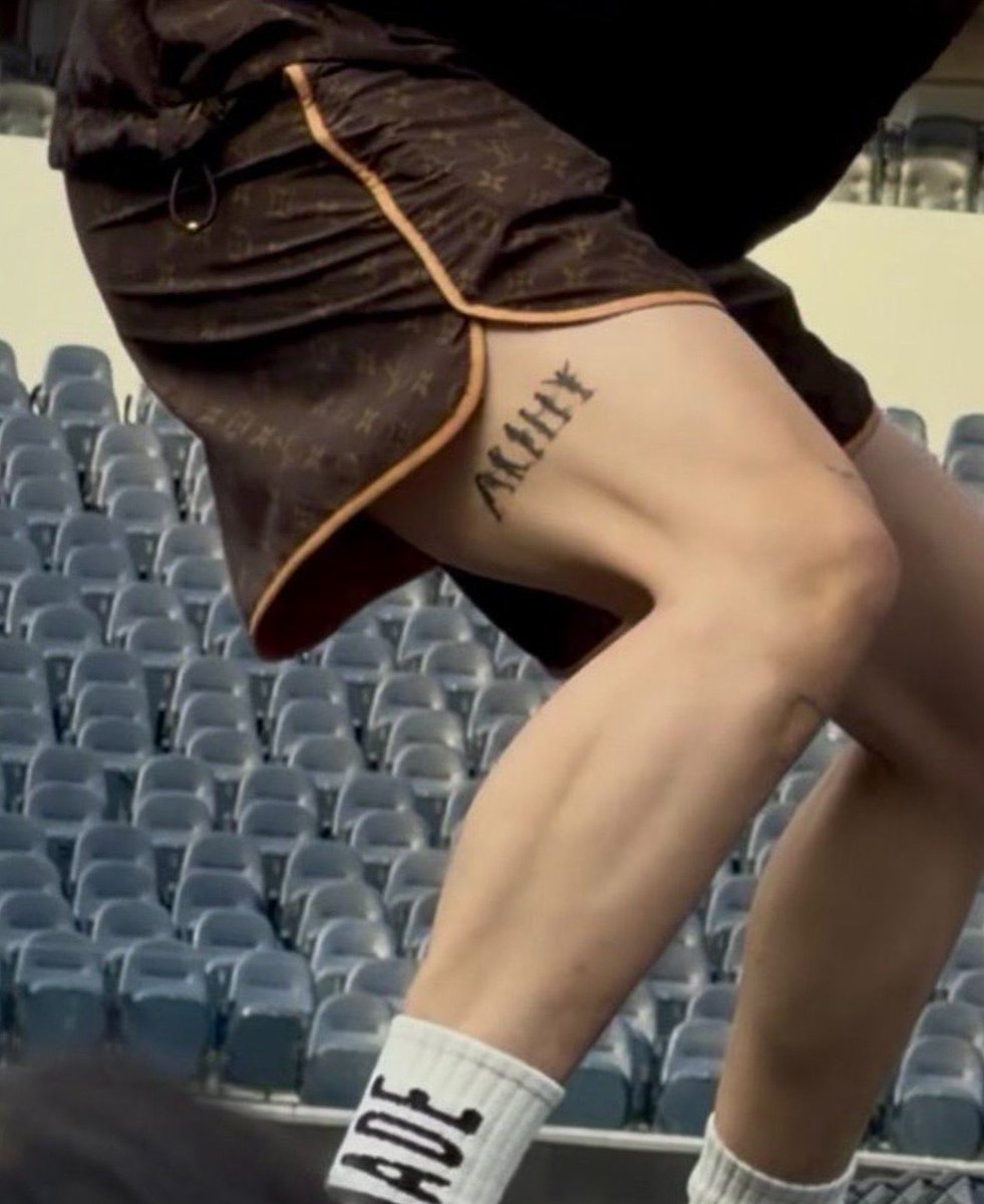 jjkclean's tweet photo. A TATUAGEM NOVA DO HOBI ESTOU ENCANTADA https://t.co/EDGnbgBOhE