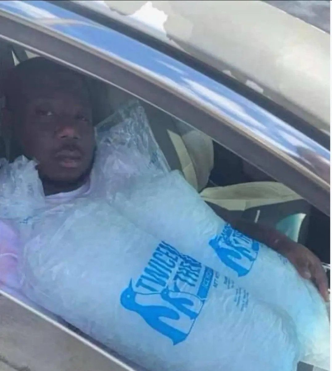 aa__bold's tweet photo. How this Florida humidity got me like:
#fyp #relatable #florida https://t.co/EjVj2wgHno