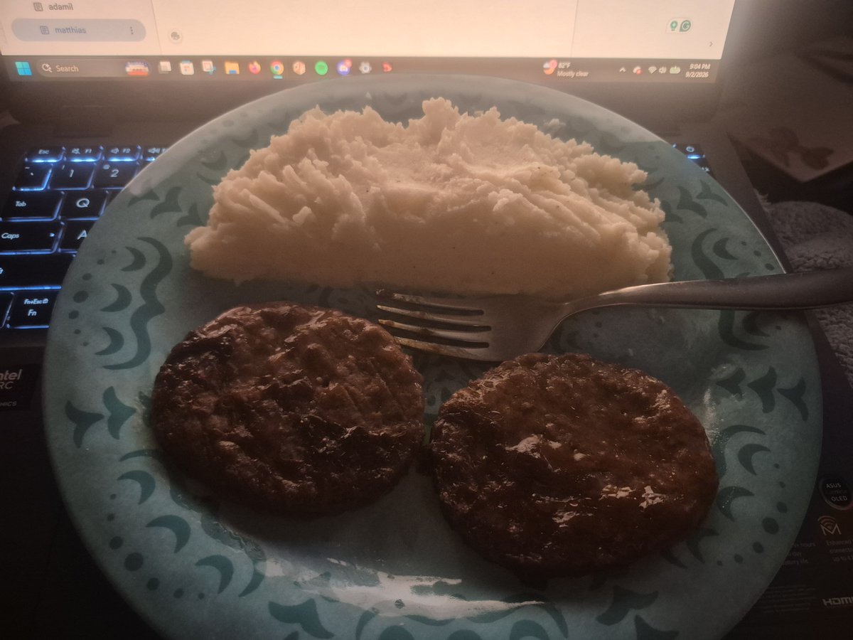 _GayTelevision's tweet photo. I made dinner. Thoughts? https://t.co/Pn1yr5NwI8