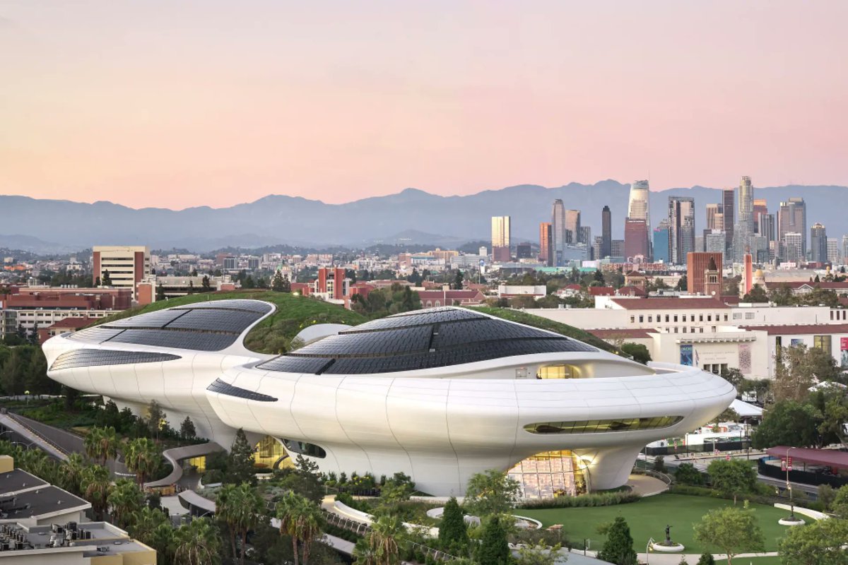 Variety's tweet photo. George Lucas says the 17-year journey to open the Lucas Museum of Narrative Art in Los Angeles "almost broke my will":

"I'm used to doing the impossible. Part of the problem is I'm a contrarian. I'm fascinated by doing things that people say can't be done. This one almost broke my will."

See photos from the long-in-the-works Lucas Museum below. https://t.co/PKlkfukTY8