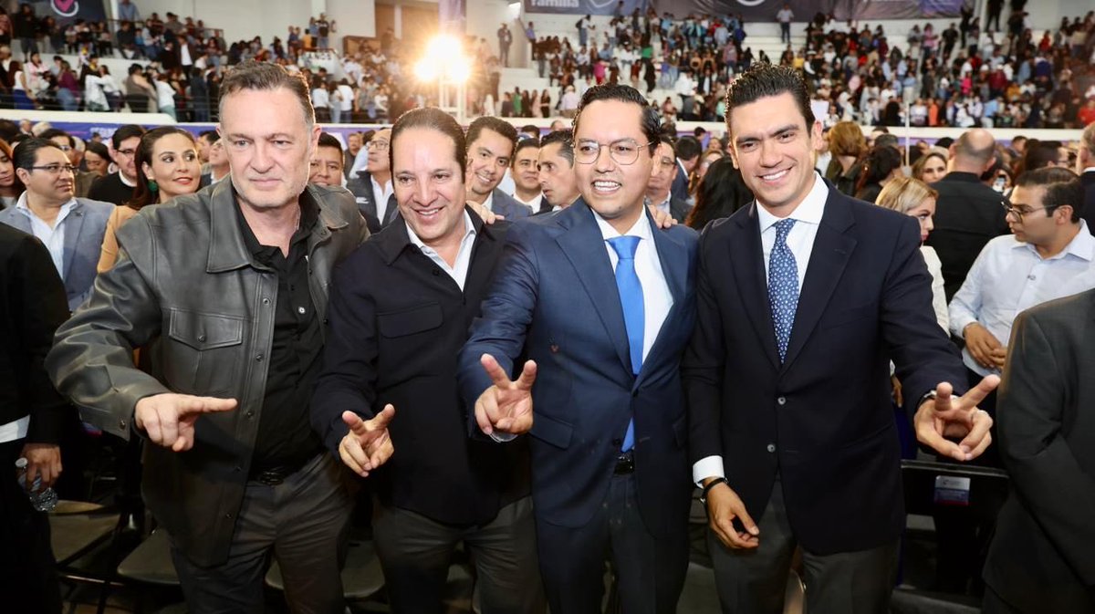 JorgeRoHe's tweet photo. Estamos en el Encuentro Ciudadano de @JosueGro, alcalde de Corregidora, Querétaro.

Muchas felicidades, querido Chepe. Tu compromiso, cercanía y trabajo por las familias se reflejan en los resultados y en un municipio que sigue avanzando. 🙌🏻🔵

Así gobierna Acción Nacional: escuchando, cumpliendo y construyendo soluciones para la gente.

¡Enhorabuena Alcalde! #BuenosGobiernosPAN
#YaEsUnHecho
