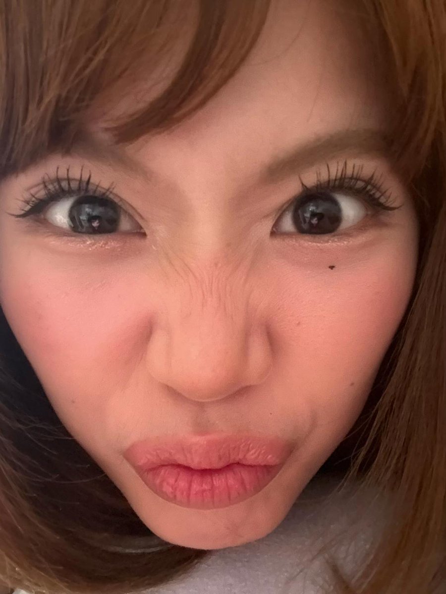 ABSCBNNews's tweet photo. MALOVES ANG GANDA 🫶

BINI Maloi (@bini_maloi) shares some cutesy and pretty photos, calling them "photos I feel weirdly pretty in."

(📷: Maloi/TikTok) https://t.co/Kpo2Jiu0cX