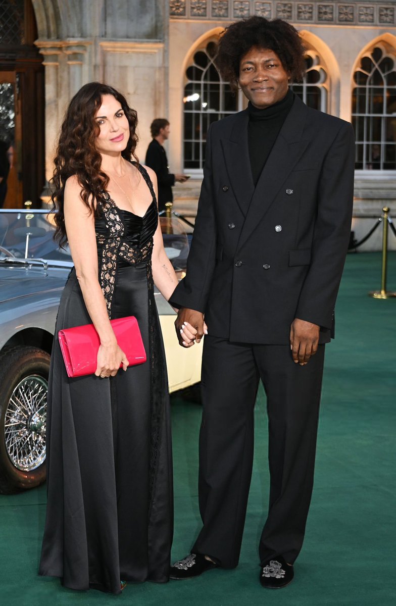 mediaplp's tweet photo. CASAL DO ANO! — Atualizamos nossa galeria com fotos de Lana Parrilla e Benjamin Clementine durante o “The Gentlemen” Season Two World Premiere que está acontecendo hoje, 02/09, em Londres. 

📸: https://t.co/yH6dmW8Aaz https://t.co/KehvKPJDrz