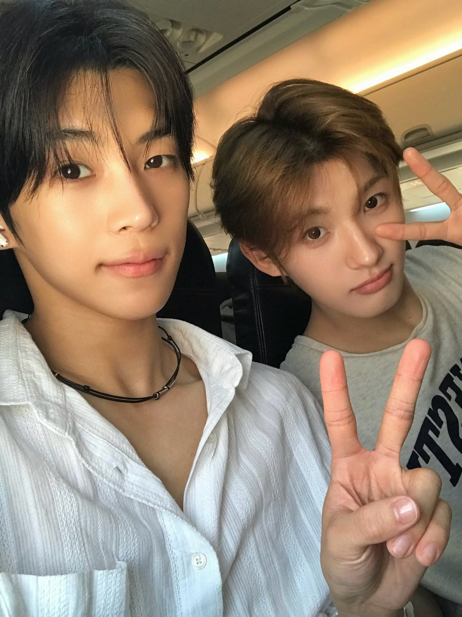 mydogishee's tweet photo. 냅다 혐애사진올리기 민망할때수법:
맨뒤에투척하기
히주가올린건데 도훙가 찍은거까지 너무이쁜내커흘사진입니다… https://t.co/CFHTEwjXaS