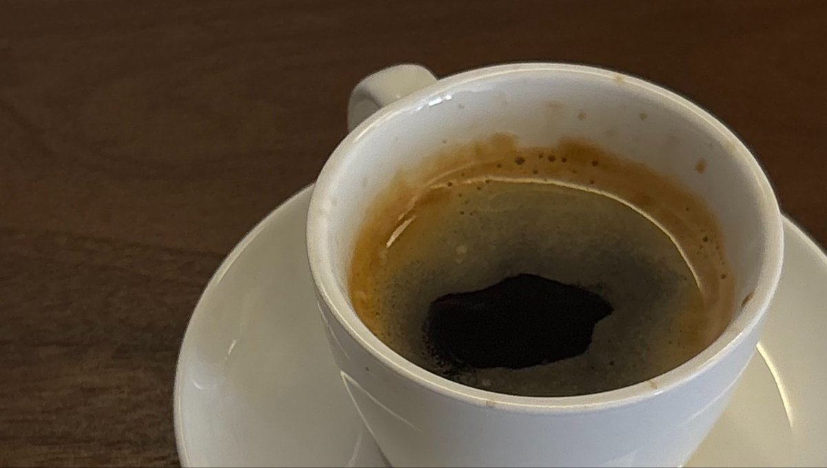 cir_4i's tweet photo. صباح الخير 
تاركه أغانييّ فالساوند تشتغل وحده وراء الثانيه
وأشرب قهوتي وأهوجسّ ، 
ااااه ما الذّ هواجيس الفجّريه https://t.co/uYCHKrRr13