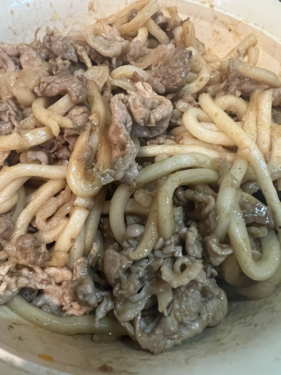 asBraveFrontier's tweet photo. 豚肉300g
牛肉400g
うどん3玉

焼肉のタレで味付け

こーゆー頭悪いの好きですw https://t.co/wb3PgtIQd8