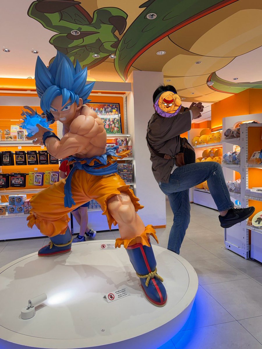 otakattsun26's tweet photo. 月末はガンダム見納めに東京行ってきた！
ついでに念願のドラゴンボールストアに… https://t.co/ivP7H4tliz