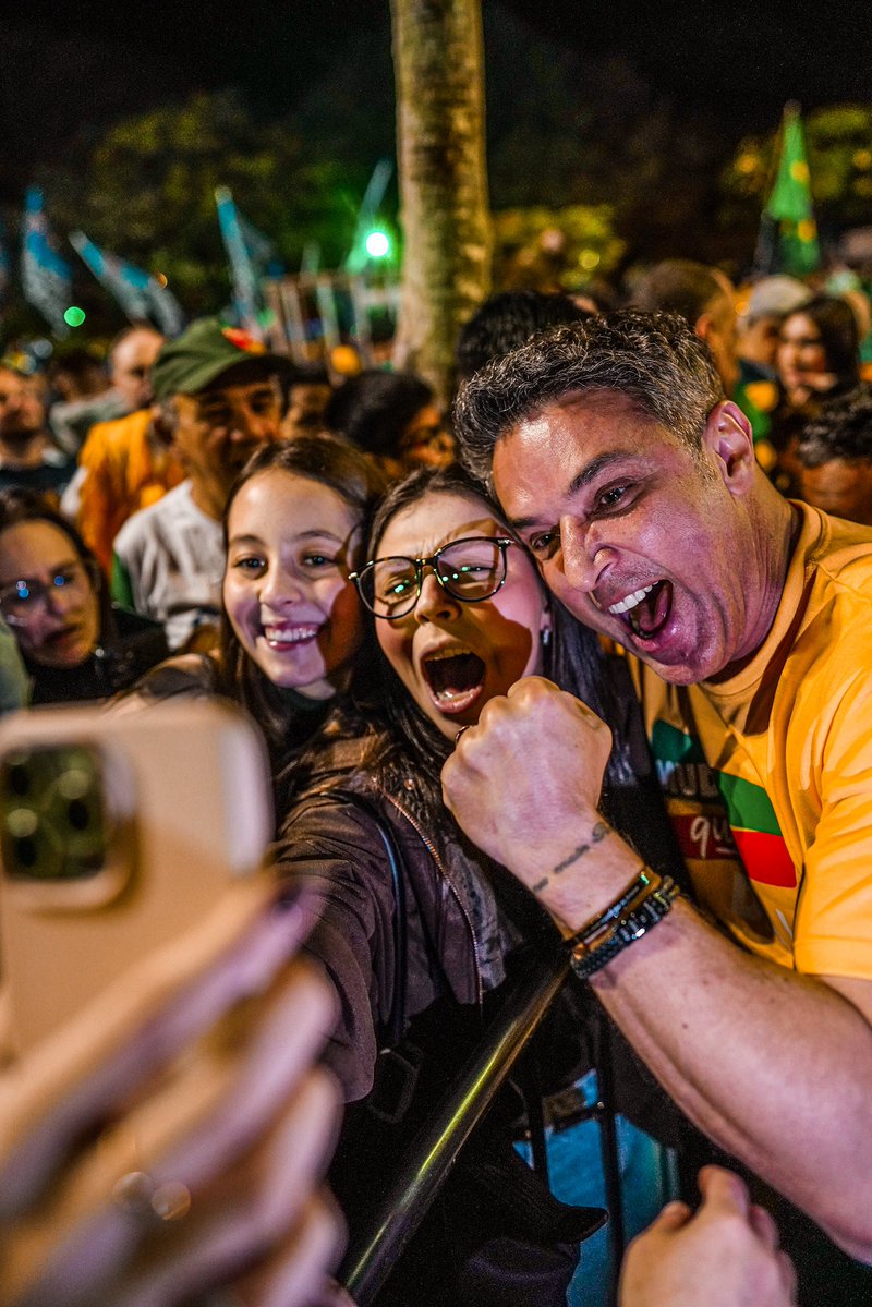 zuccors's tweet photo. Tamo junto, @flaviobolsonaro.

Muda que dá 2️⃣2️⃣!

#Zucco22 #zuccogovernador #MudaQueDá #Vote22 https://t.co/Zew6rwOPSs