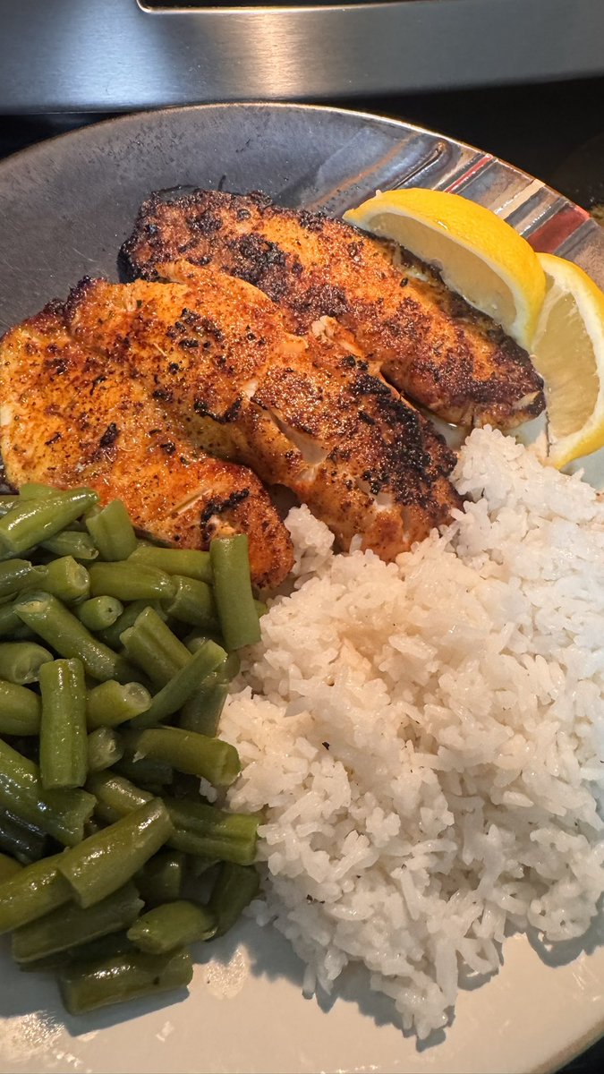 saturnevonne's tweet photo. Tilapia so good when nobody in your ear talking shit about it https://t.co/d1ZrCHp6UH
