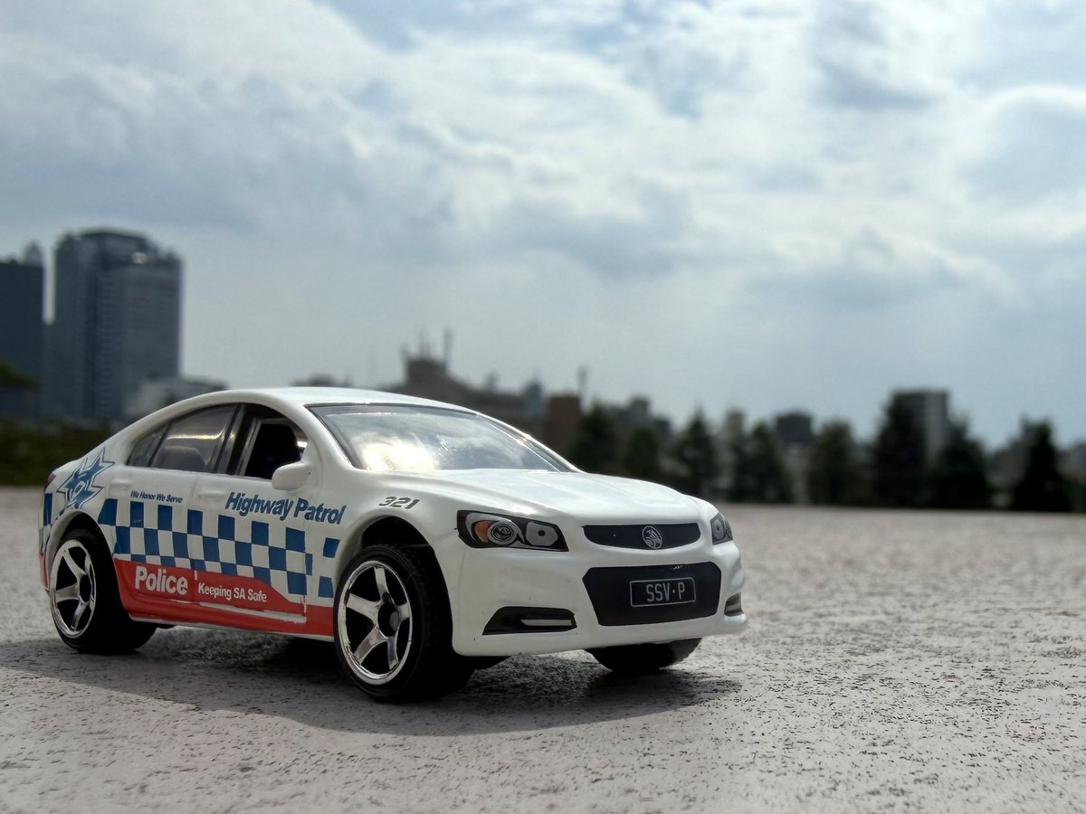 littlesister_co's tweet photo. 『Holden VF Commodore SSV』

おはようございます🏟️
2026年4月にオーストラリアで『Meteor shower』(ミュージック・ビデオ)を観てくださり、ありがとうございました🇦🇺

こちらから試聴できます。よかったら聴いてください👇🏼
https://t.co/5F2oX6sRfJ

#Australia #AppleMusic #matchbox https://t.co/txbctgrPOF