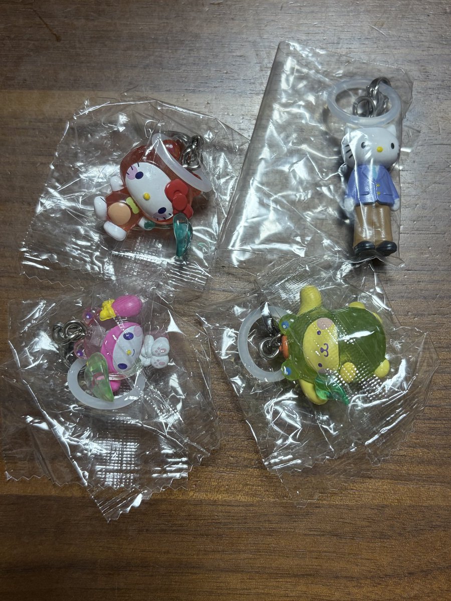 Ti_9_gy08's tweet photo. ＊ガチャガチャ、めじるし交換＊

譲：
けろけろパーティめじるし（キティ、マイメロ、ポムポムプリン）
あしながキティ（ダニエル）
ブルーロック めじるしアクセサリー
・潔世一 ×2
・千切豹馬 ×1
・凪誠士郎 ×1

求：定価（1,400円）

ガチャ整理のためお譲りします。
お支払いはPayPayのみとなります🙇‍♀️
郵送でのお取引のみとなります🙇‍♀️
お気軽にお声がけください✨