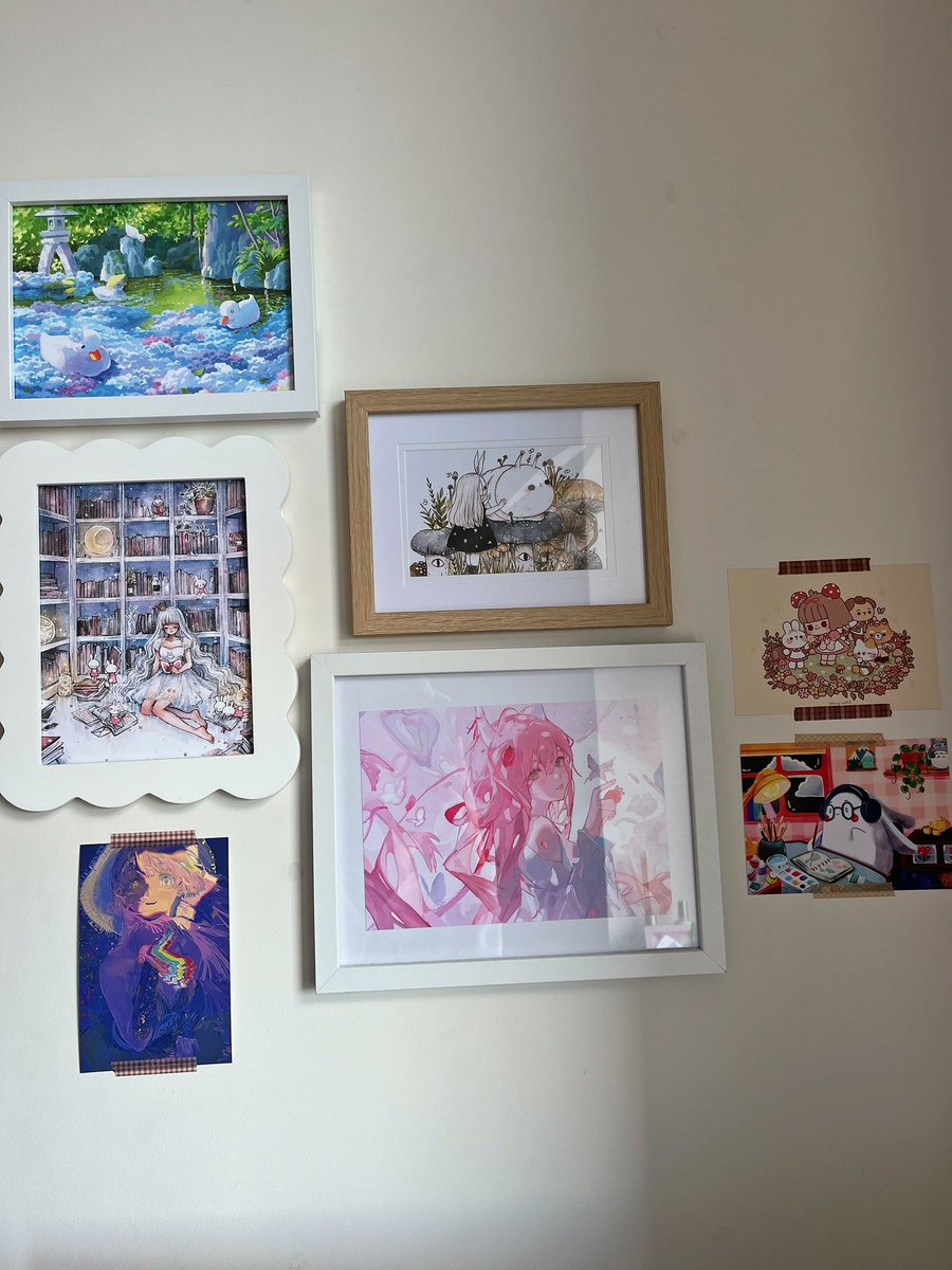 u_eighty's tweet photo. I love seeing people’s desk setups, so here’s mine and my wall art collection. Looks cute but the dust on the table is annoying to clean 🤧 https://t.co/kLW7Oq6pHV