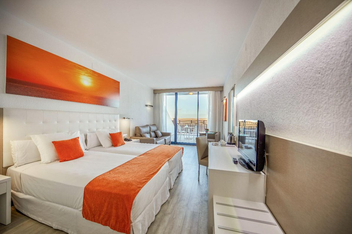 dbriol's tweet photo. Lanzarote from £779pp: 7 nights at 4-star Sandos Papagayo, all inclusive. Superior room, flights, 22kg baggage, pools, restaurants and beachfront access. Based on 2 adults and 2 children. Extra £100 off selected July-October departures. Terms apply. https://t.co/pKMXVYTCvB