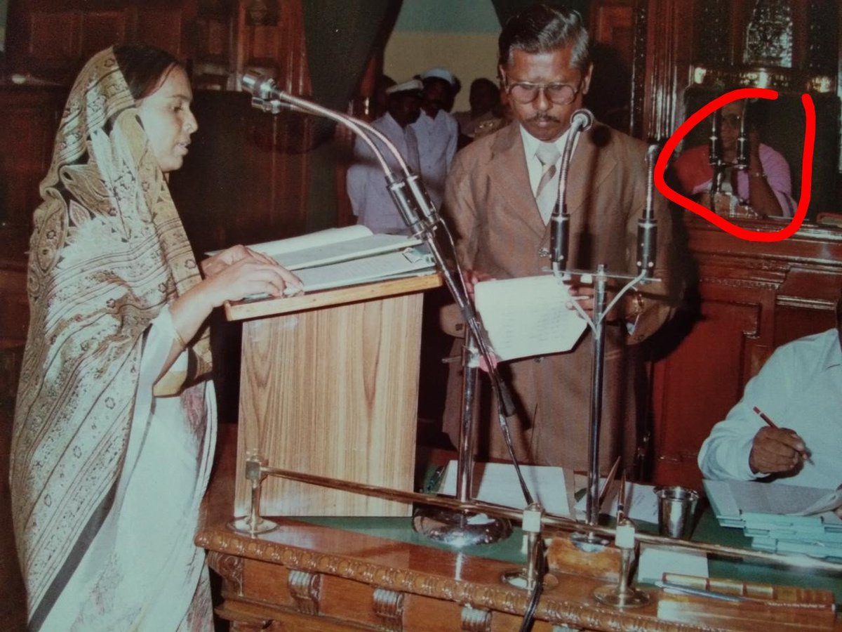 Benazir_begum1's tweet photo. Nilakottai MLA Ponnammal was the first women temporary speaker who took swearing in ceremony..attached a picture..

@KARTHICKMP8 https://t.co/DXK1EqHnkd