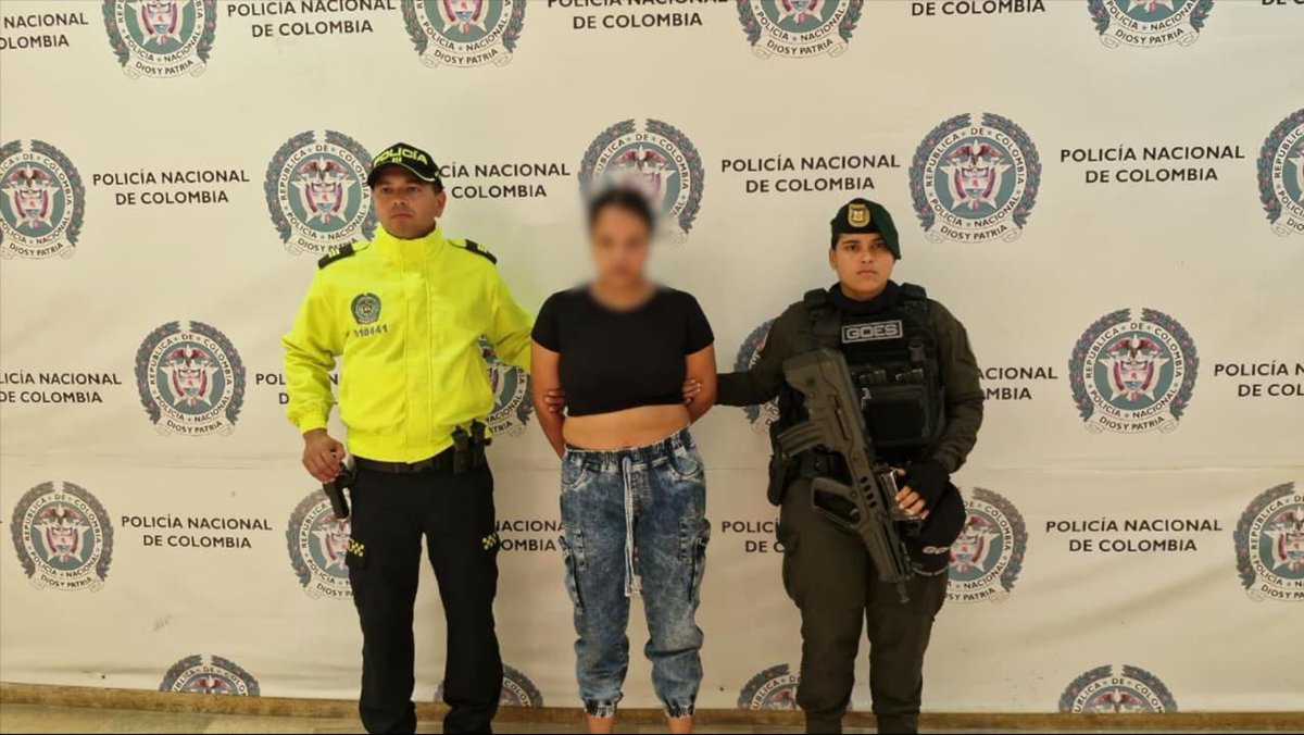 DIJINPolicia's tweet photo. En Armenia (Quindío) fue rescatada una niña de 5 años víctima de abuso y se capturó a alias ‘La Depredadora’, señalada de producir material de explotación sexual infantil. Además, cayó alias ‘Vaquerito’, quien captaba menores mediante engaños en redes sociales.

#DiosYPatria https://t.co/l3ReW5TBSS