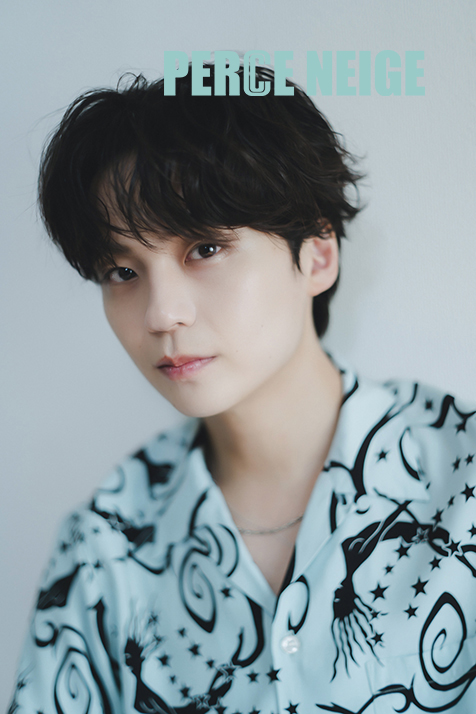 perceneige_mp's tweet photo. ＼❄️『PERCE NEIGE』好評発売中❄️／

ONE N’ ONLY　REIさんインタビュー！
沢村玲として、俳優業で得た学びを音楽活動に持ち帰る好循環や、ボーカルとして見つけた「引き算の美学」について紐解きます✨
自己表現と役の代弁者、両方に向き合う彼だからこそ辿り着いた美学は必読です📖👀👇
🔗ヨドバシ　https://t.co/rFWm2OT1Gf
🔗e-hon　https://t.co/v7iWaPZmdV
🔗セブンネット　https://t.co/R5uLtoB2Sd

撮影／篠田直人