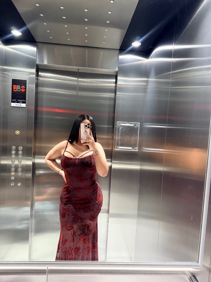 EmmaEmma7fr's tweet photo. Mi outfit de hoy 🍇🥀🌧️ https://t.co/xssiRbCC9a