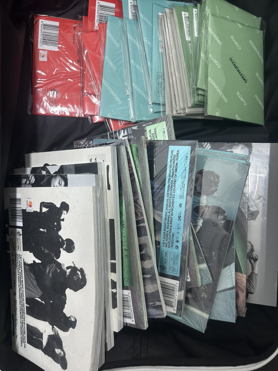 buddonod's tweet photo. 코르티스 그린그린 미개봉 앨범 양도

1set (3ea) 2.8
위버스반 (4ea) 2.3
on hand 

+배송비

cortis greengreen unopened album sell james martin juhoon seonghyeon keonho 제임스 마틴 주훈 성현 건호 일반반 포토북 특전 미공포 https://t.co/H0ln4FQ6tq