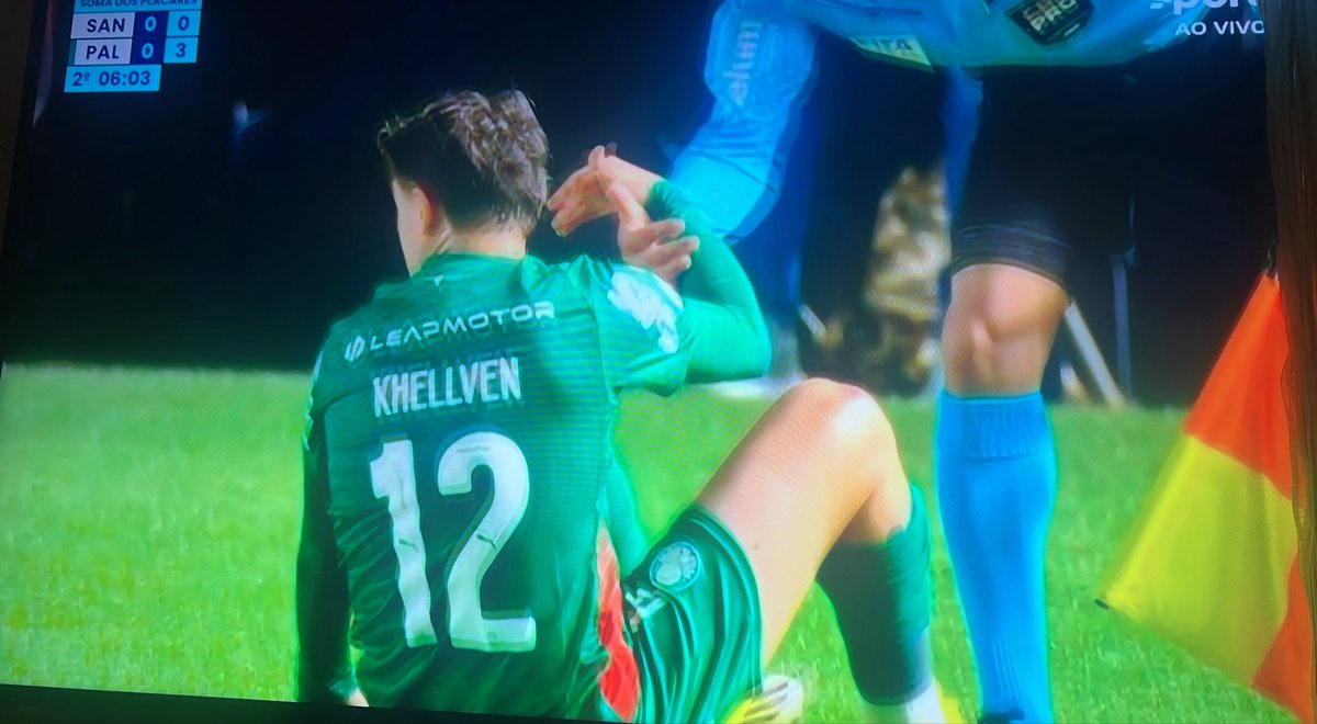 wilsondesa's tweet photo. É, @neymarjr não se dá bem com gramado sintético mesmo. Já saiu do jogo contundido. #sqn #palmeiras #copadobrasil https://t.co/epy1f2Yk1M