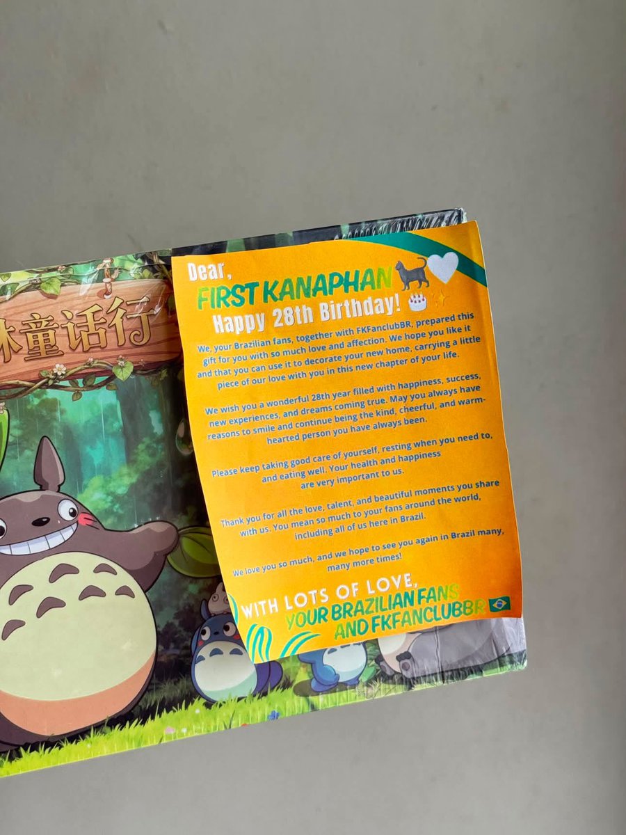 FKFanclubBR's tweet photo. Happy 28th Birthday, First Kanaphan! 🐈‍⬛🤍🎂

Wishing you a year filled with happiness, love &amp; beautiful moments. ✨

A little gift chosen with love by your Brazilian fans &amp; FKFanclubBR. 🇧🇷🎁 We hope you liked it! 🧡

FIRST 28TH SPECIAL DAY 
 #28thHappyFirstDay https://t.co/2EEw9tD0mr
