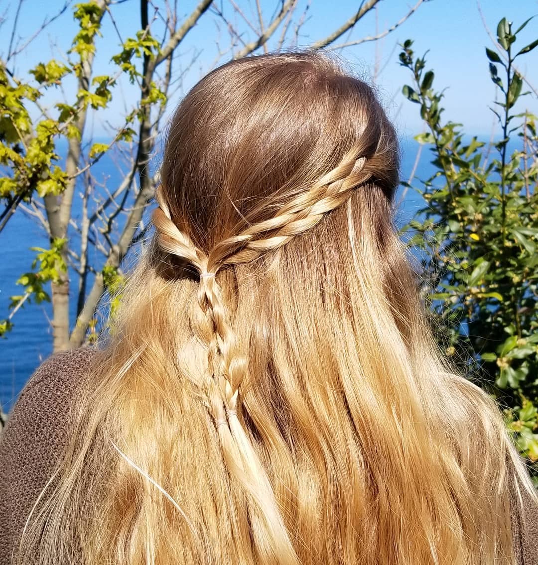 CecilaMart3q's tweet photo. Mission lesson: I can style and braid my hair anywhere, even hiking a mountain by the beach. Learned a few other things too. https://t.co/nxQlg1PtEu