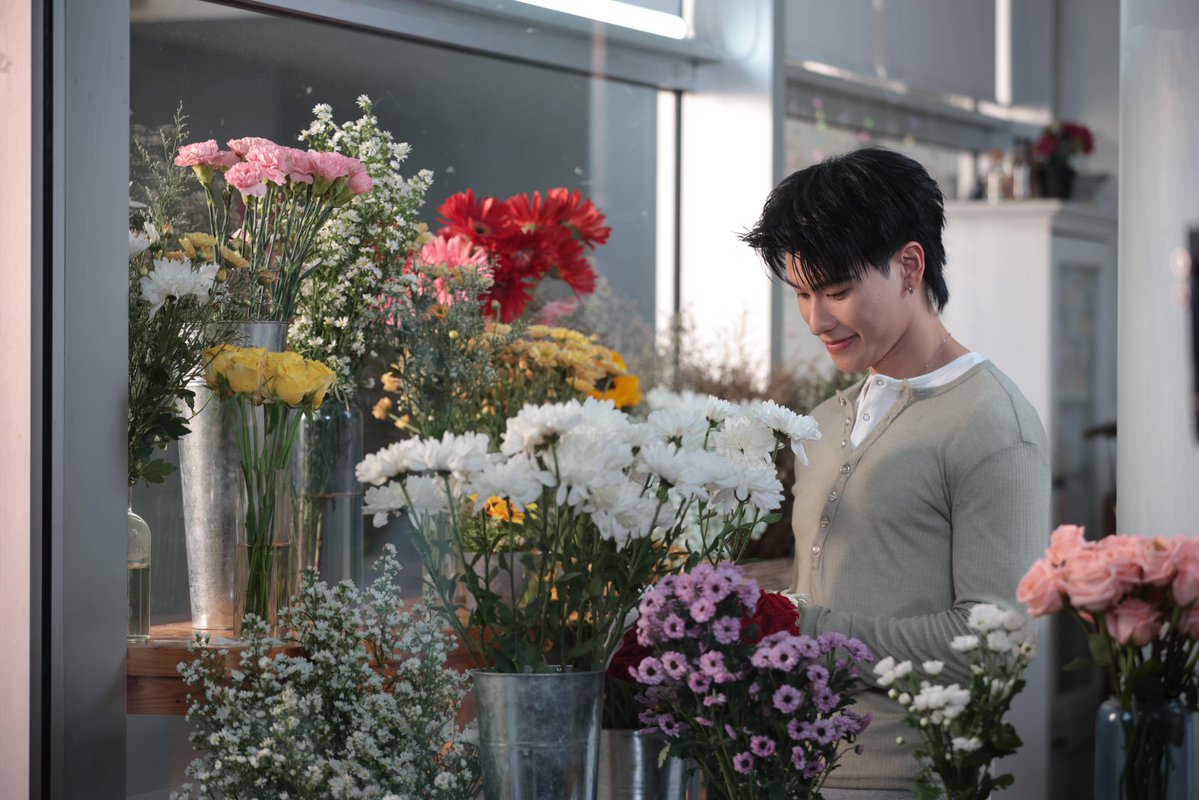 doogunyoung's tweet photo. เรื่องราวของเด็กหนุ่มที่ไม่ได้เก่งเรื่องความรักและอาจไม่รู้ว่าดอกไม้ที่เธอชอบชื่ออะไรแต่เขาพร้อมออกตามหาเพื่อเอามาให้ เพราะสำหรับเขาความรักไม่จำเป็นต้องสมบูรณ์แบบ แค่ได้ทำอะไรบางอย่างให้คนที่รักก็มีความหมายแล้ว

#ออฟโรดไม่รู้จักชื่อดอกไม้MV
#ออฟโรด #offroadKTP #OFFROAD

#ดูกันยัง https://t.co/kBJvWIPkiW