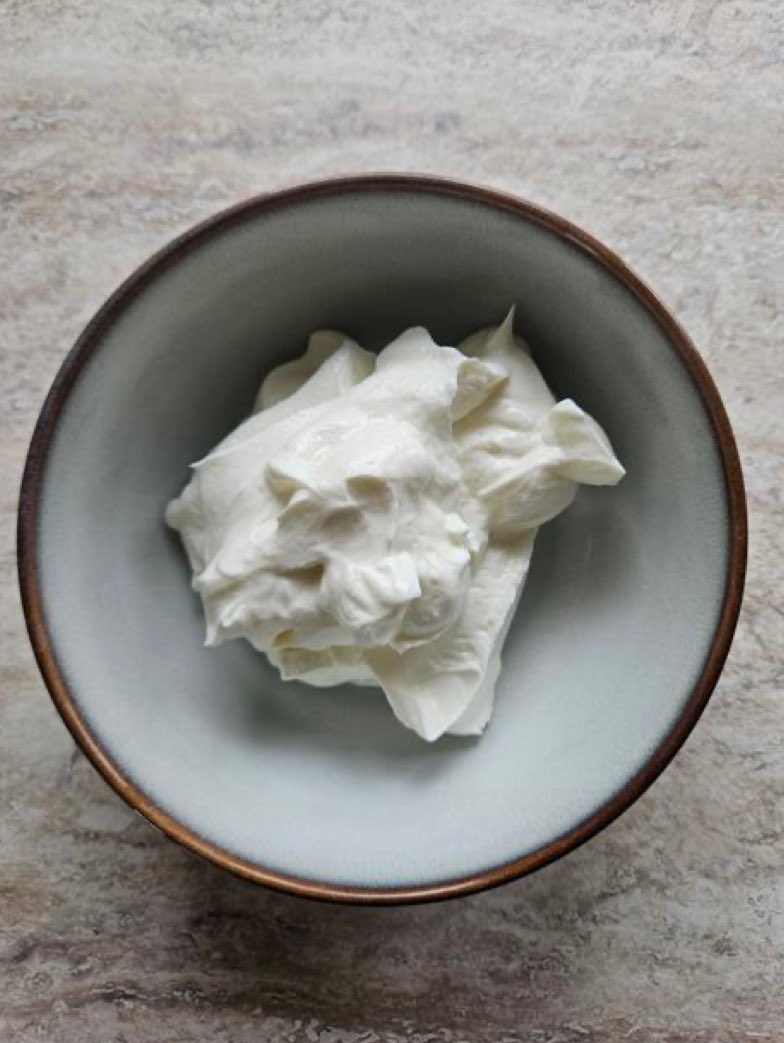 iamsadness91's tweet photo. Plain Greek yoghurt
Or 
Rice cakes https://t.co/OFUUyokcut
