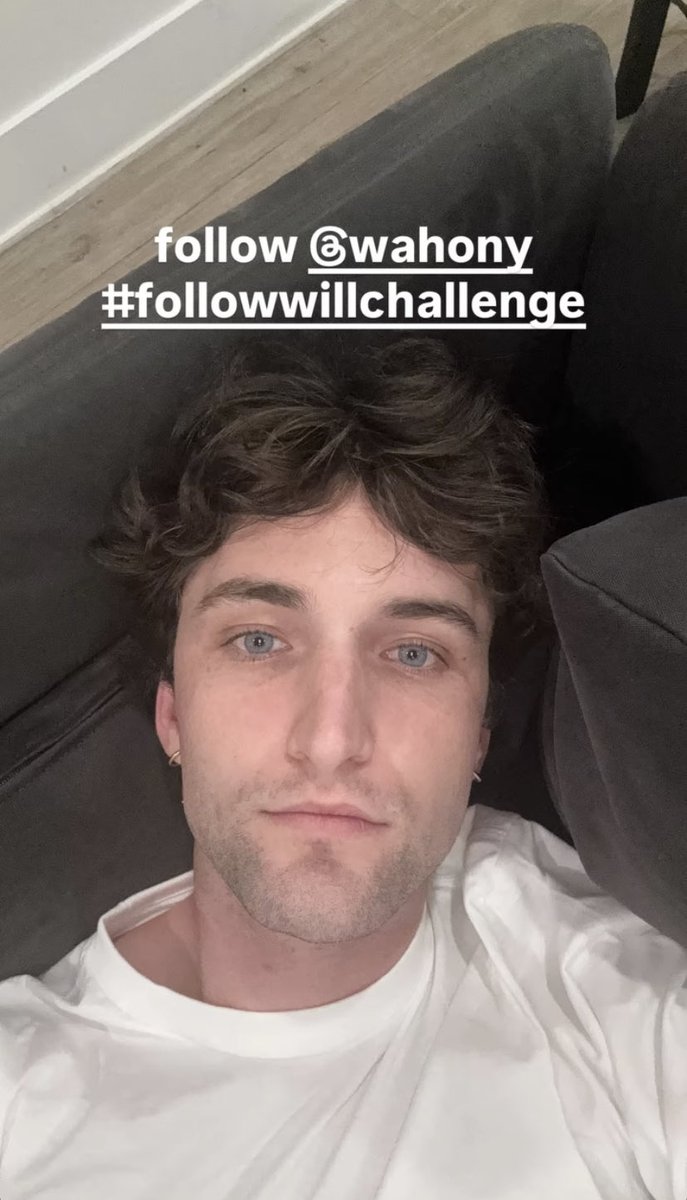 reinbowdonut's tweet photo. on today’s episode of “what is bunch of friends up to today?” https://t.co/MfgiTWyBrh