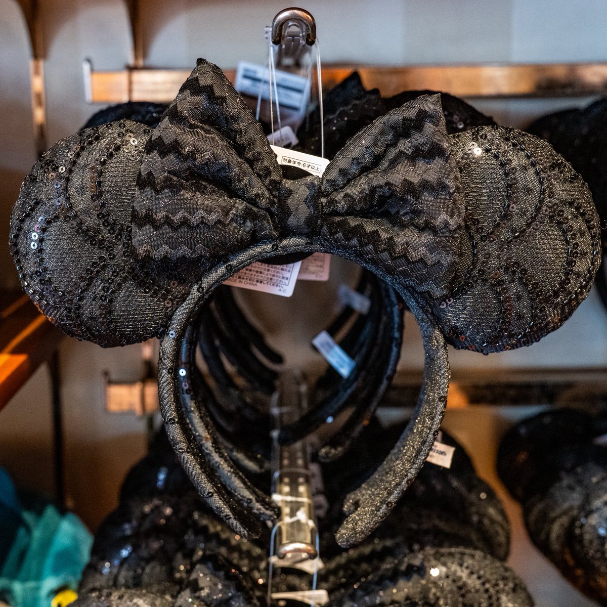 MezzoMikiD's tweet photo. 東京ディズニーリゾート
ブラックデザインがおしゃれな
ミニーカチューシャ
本日9月3日発売☆
https://t.co/X7G3unv1mh https://t.co/HocVOYVX5l