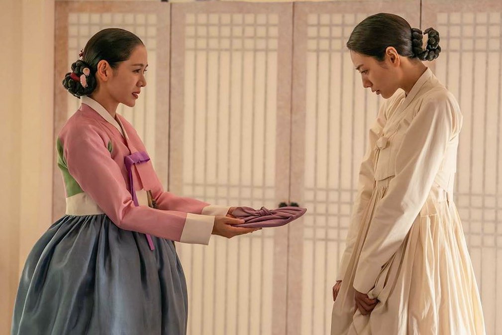 sonyejinpics's tweet photo. characters still cuts of son yejin as lady cho and nana as hee-yeon for <the scandal>. https://t.co/EFYpaS4aSd