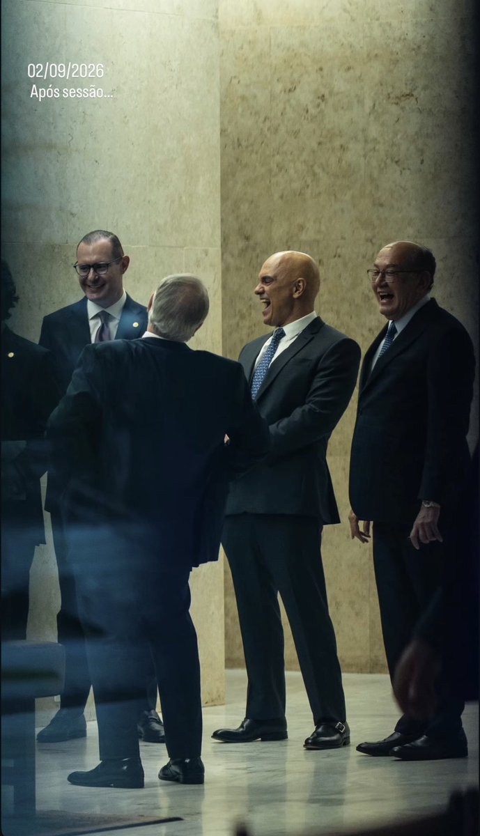 GORILLAZ1962's tweet photo. O careca ali foi membro do ministério público de SP, Secretário de Segurança, enfrentou PCC, comandou o TSE com um golpista na presidência, foi ameaçado de morte, barrou um golpe de estado, prendeu Bolsonaro, generais e golpistas. Vai ter medo de um saco de bosta que usa peruca e reza pro capeta?