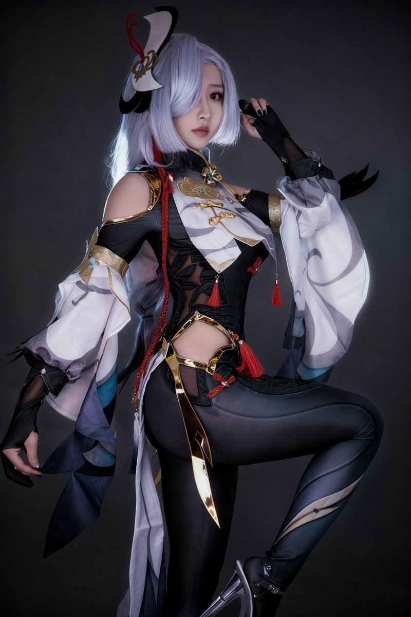 WarmJMiss's tweet photo. between the frost and the divine ❄️

#GenshinImpact #Shenhe #申鹤 #cosplay https://t.co/6i2r61eNT2