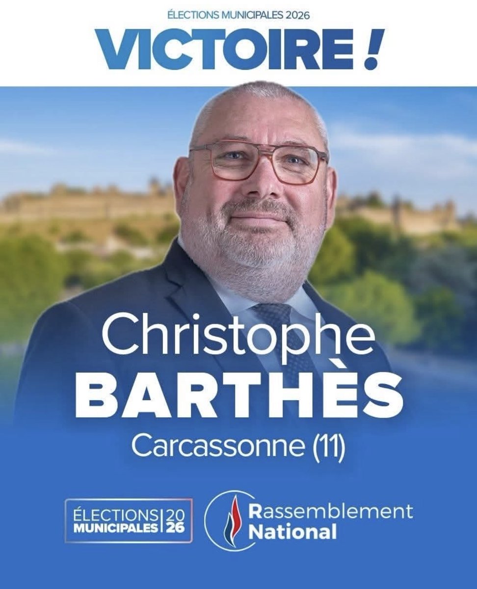 ImpactMediaFR's tweet photo. 🇫🇷 FLASH

LE NOUVEAU MAIRE RN DE CARCASSONNE RÉDUIT DE PLUSIEURS CENTAINES DE MILLIERS D’EUROS LE BUDGET CULTUREL ET SUPPRIME LES AIDES AUX SYNDICATS ❌

Christophe Barthès, RN, fraîchement élu, a supprimé toute aide financière ou matérielle aux syndicats après leur participation à une manifestation contre l’extrême droite, selon Le Monde.

Il leur a également demandé de quitter leurs locaux municipaux. Le maire d’extrême droite a ensuite arrosé au tuyau d’arrosage, depuis le balcon de l’hôtel de ville, des syndicalistes qui manifestaient contre cette décision. Quelques jours plus tôt, il leur avait tendu des cartons de déménagement et du ruban adhésif, d’après La Dépêche.

La Ligue des droits de l’homme a également perdu la mise à disposition de son local municipal après avoir contesté en justice un arrêté antimendicité pris par la mairie, comme l’indiquent Le Monde et la LDH.

Le budget du pôle culturel a par ailleurs été réduit de plusieurs centaines de milliers d’euros, d’après Le Monde.

Christophe Barthès déclarait à propos des critiques : "Mais ce que pensent les bobos, ça ne me tracasse pas."

(Le Monde / La Dépêche / LDH)