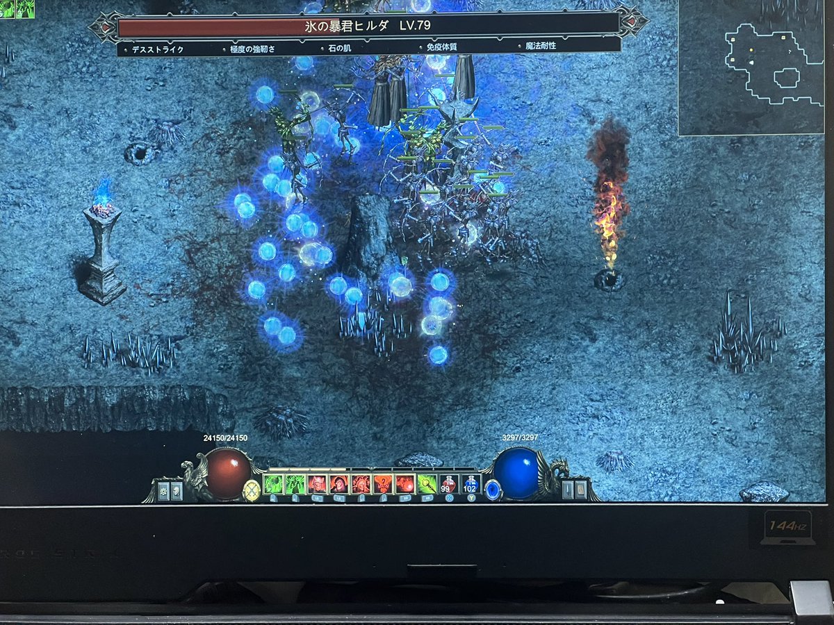 helpman8712's tweet photo. 『Shadow Dungeon（影のダンジョン）』
の第5章で、次は氷河遺跡のボスの氷の暴君ヒルダからに、MAP内の光る宝箱3箱から、神話装備が出るので、また暫く周回しよう。敵Lvは自分より低い。
#ShadowDungeon
#影のダンジョン
#Steam https://t.co/6jRNBMLzQ5