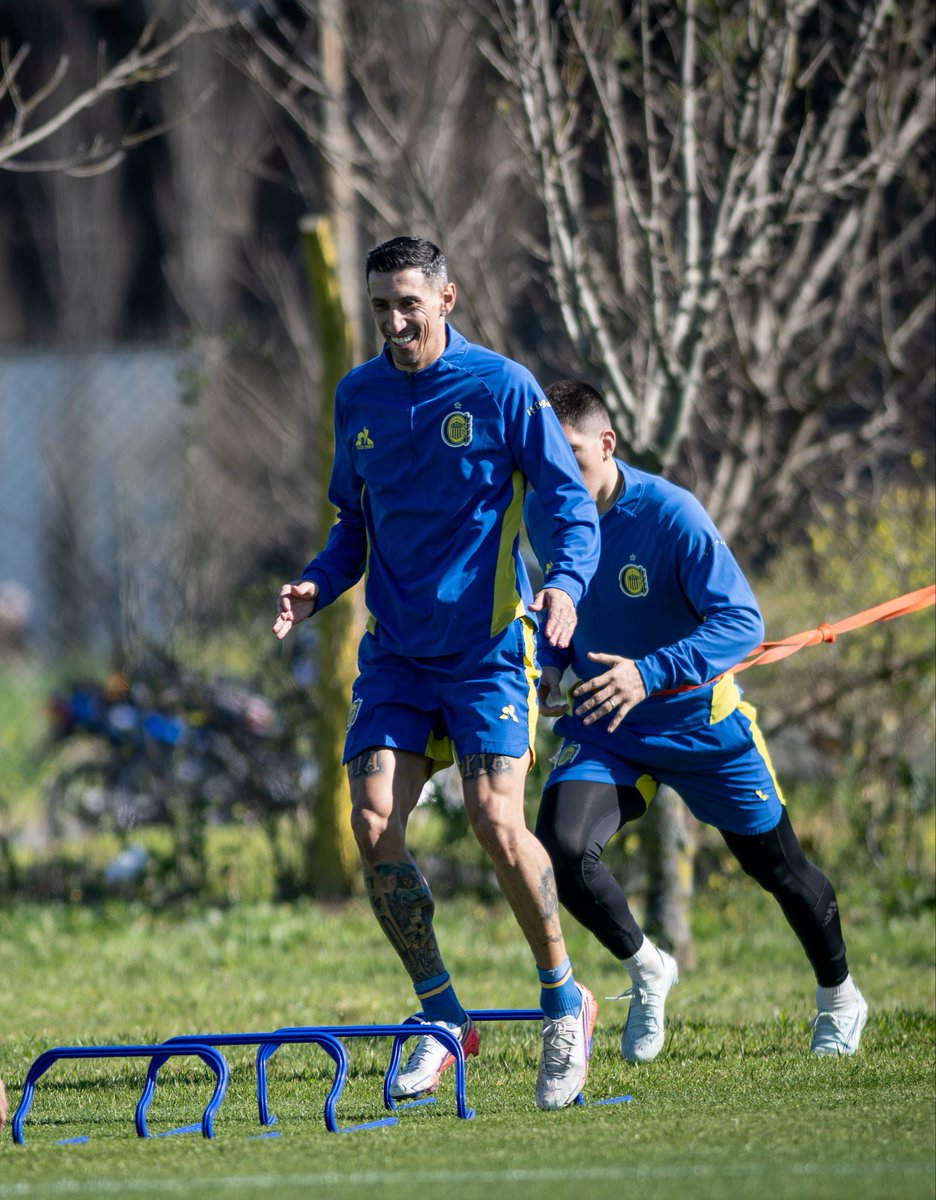 RosarioCentral's tweet photo. ¡Nos preparamos para el partido del domingo! 👊🏻🇺🇦

🔜 Clásico https://t.co/xc8YTyJVRq