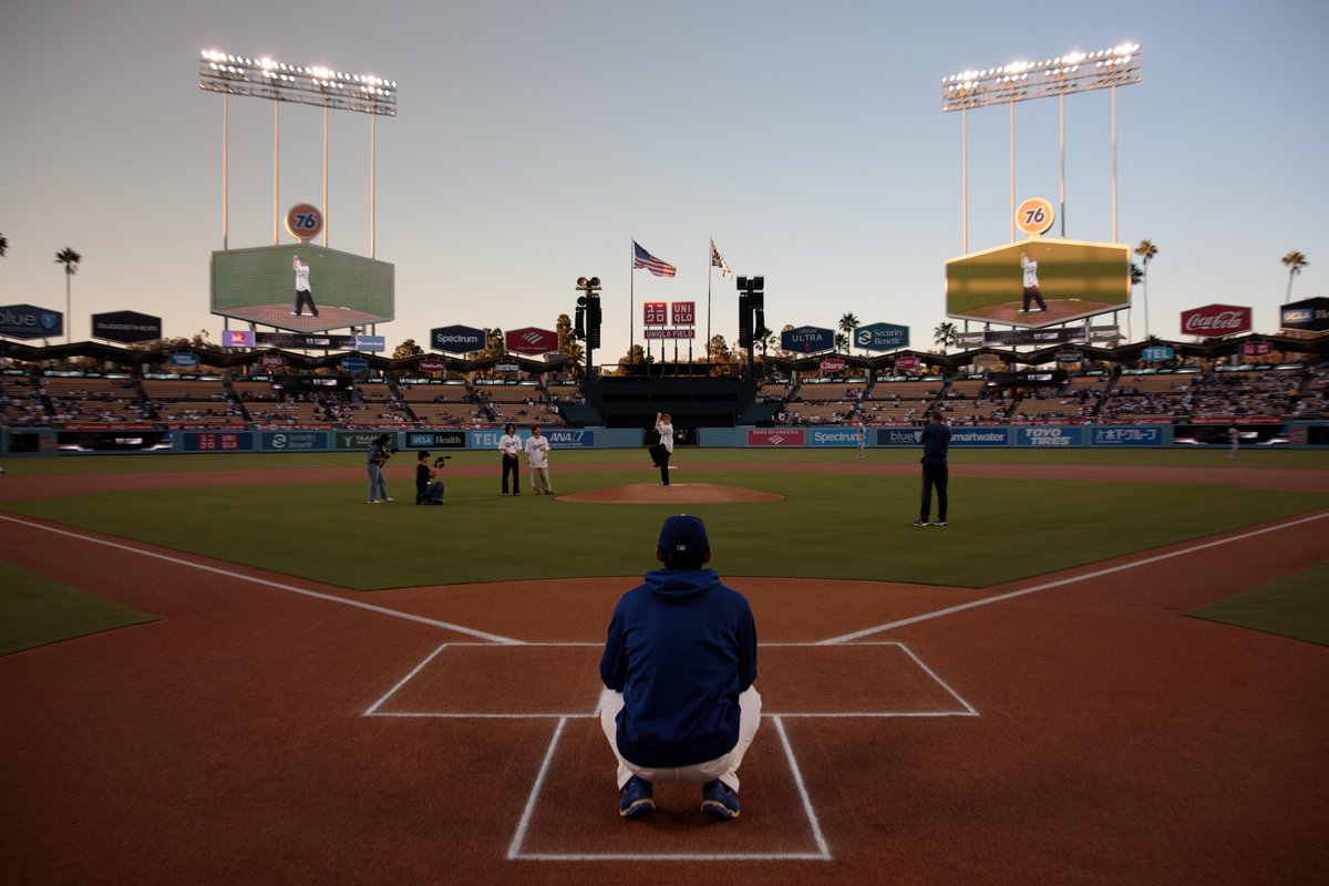 MusicChannel_J's tweet photo. Number_i Throws Ceremonial First Pitch at Dodger Stadium! The Catcher Was Pitcher Roki Sasaki!

Photographer: David Dickenson
@number_i_offic @dodgers
#Number_i #Number_i_Dodgers #FirstPitch #Dodgers #ドジャース #佐々木朗希 #RokiSasaki
#MusicChannel_J #MCJ https://t.co/jrUcaJwv0d