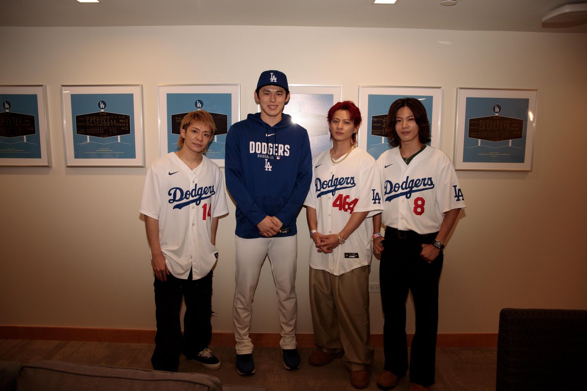 MusicChannel_J's tweet photo. Number_i Throws Ceremonial First Pitch at Dodger Stadium! The Catcher Was Pitcher Roki Sasaki!

Photographer: David Dickenson
@number_i_offic @dodgers
#Number_i #Number_i_Dodgers #FirstPitch #Dodgers #ドジャース #佐々木朗希 #RokiSasaki
#MusicChannel_J #MCJ https://t.co/jrUcaJwv0d