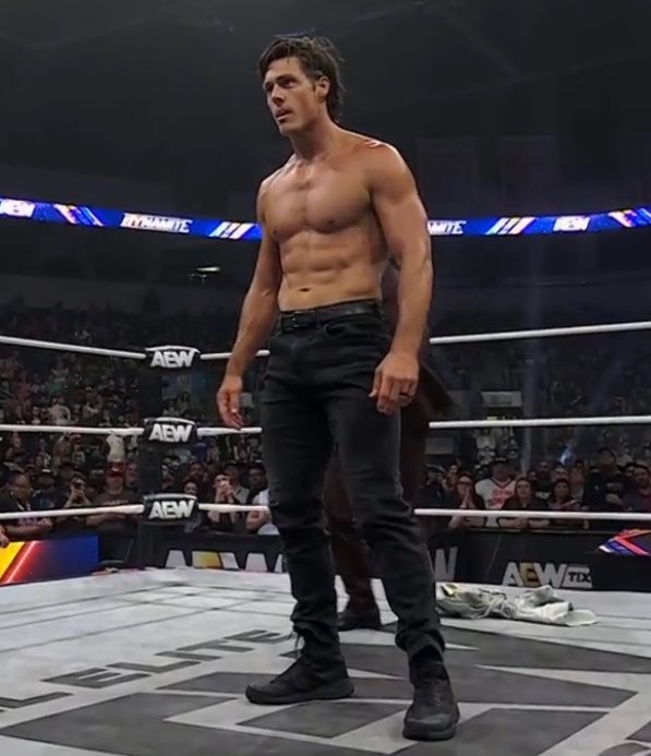 vinamkaycee's tweet photo. Let’s get back to important matters personally I don’t even think he should come out wearing a shirt to start. https://t.co/pqcnfEM9mw