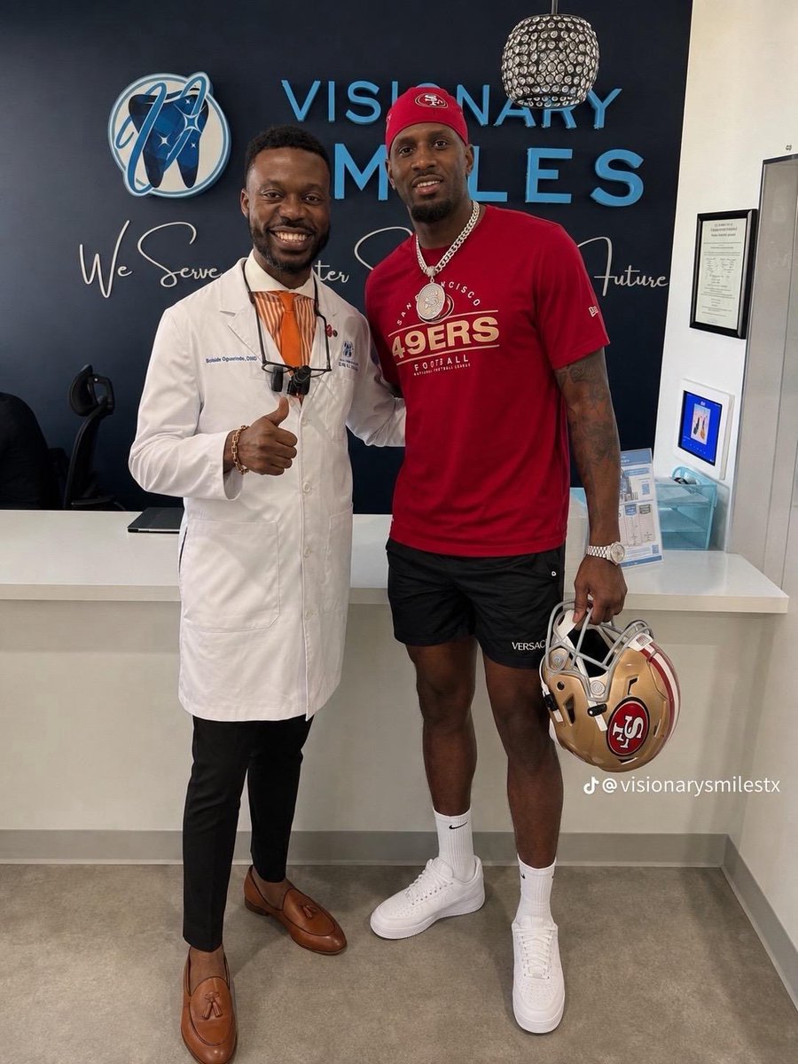 MLFootball's tweet photo. DAEJON LOVE EVEN BROUGHT HIS #49ERS HELMET WITH HIM TO THE DENTIST.

💀💀💀

Holy sh*t. https://t.co/xbHS7l4oUE