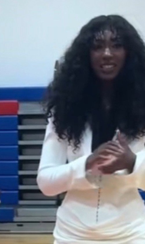 TRY_ONNN's tweet photo. Aniya donated to the FRMS volleyball team, according to a recent comment on TikTok. 

She has always been that girl giving back to her community and spreading positivity🥹 I love me some Aniya!❤️

🔗https://t.co/4RhdTMLxx1 https://t.co/XXV26o2Tzk