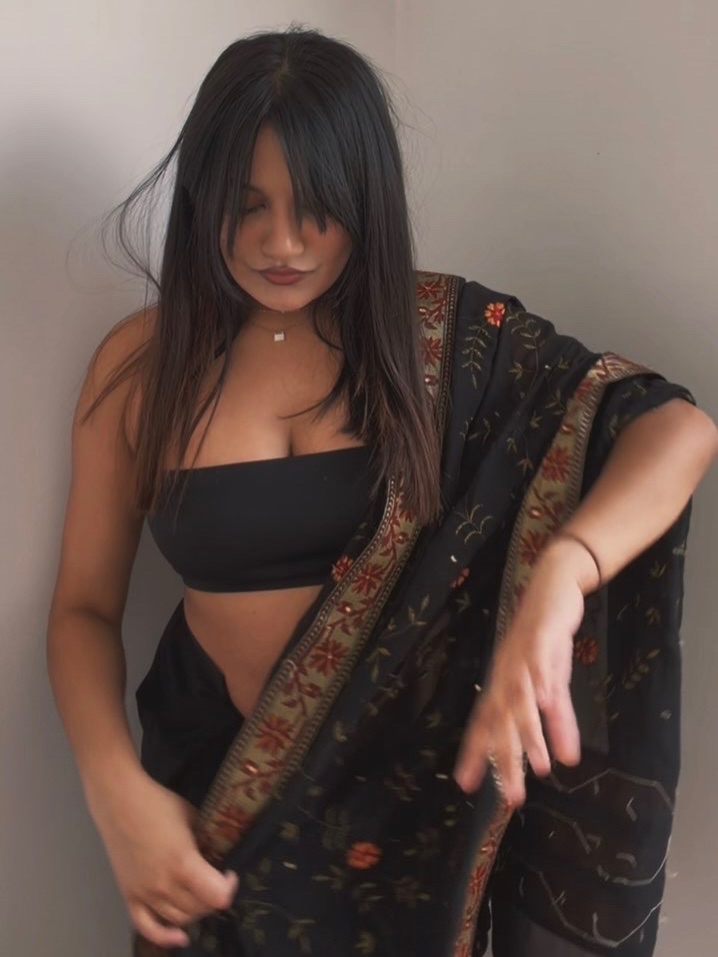 100Raiana's tweet photo. The kind of pretty that makes you forget your own name for a second. Magnetic beauty, soft expression, warm skin, and quiet confidence in every frame. https://t.co/9d9g87eG3V