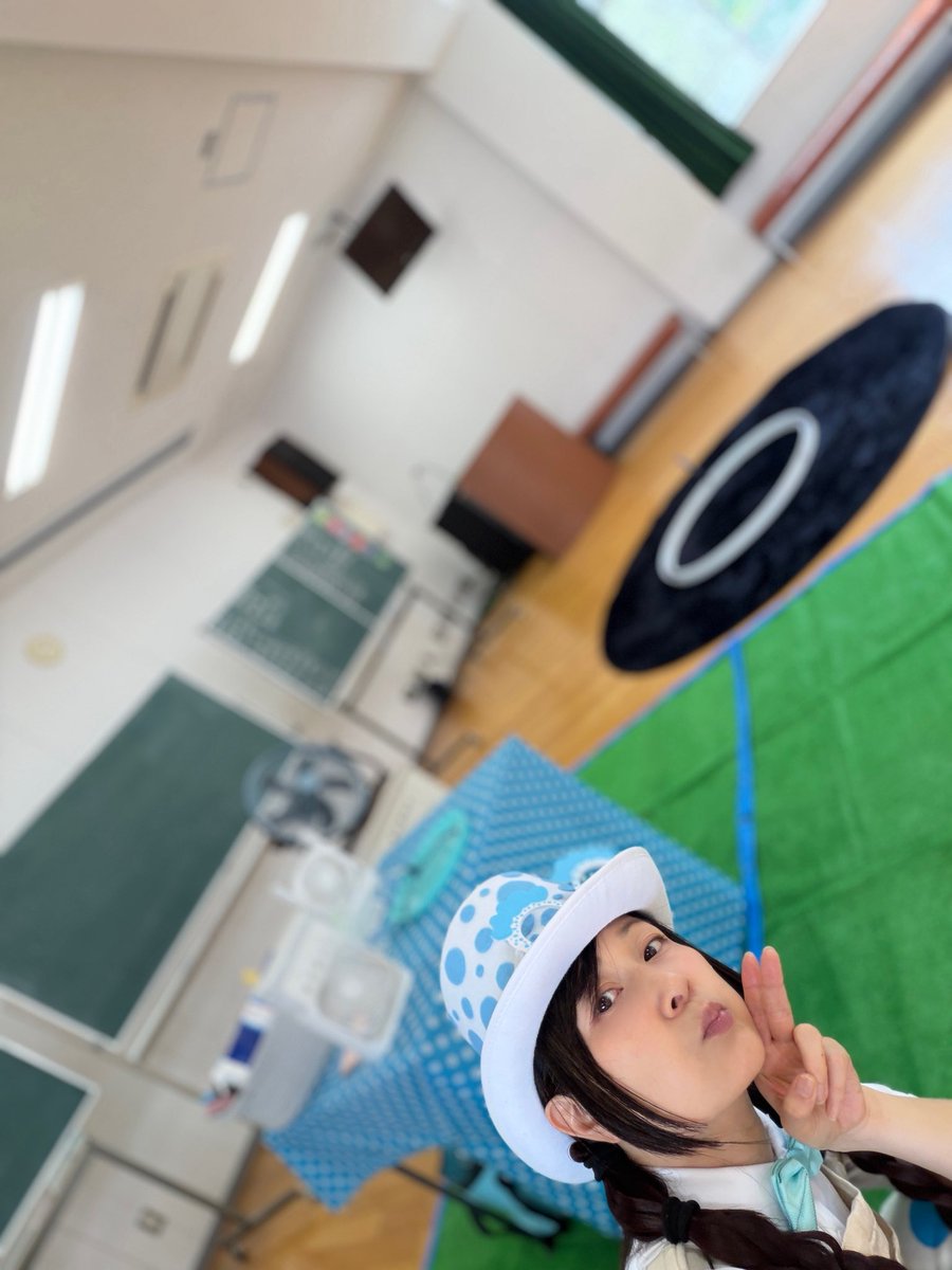 YokoNow's tweet photo. #シャボン玉ショー 
始めました。
保育園、小学校　様々なところに伺います！

小学校では、シャボン玉のナゾ？

「なぜシャボン玉の色は7色なのか？」
「シャボン玉は丸なのか？」
#光の屈折 #空気圧 #表面張力 
色んなシャボン玉をショー形式でお見せしておきます！

#シャボン玉 https://t.co/7TjF9uAhyv