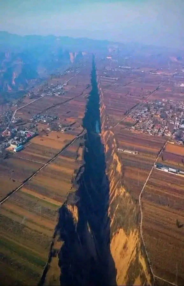 animeposts's tweet photo. Name an anime character that can do this: https://t.co/Kuw40iSPPs