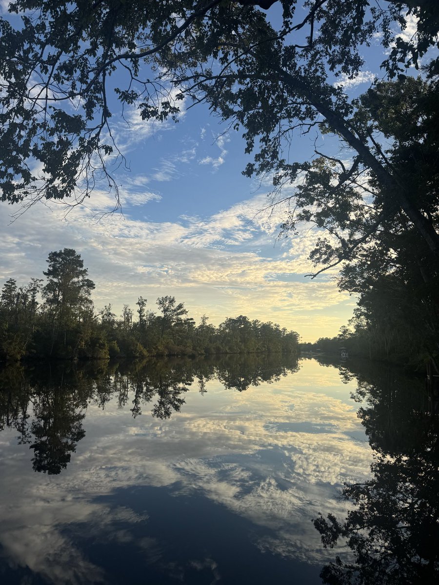 JenLovesTheSky's tweet photo. Spectacular view this evening from the Oar House on Black Creek in Freeport, FL. #FLwx @ChrisSmithPW @spann @justinkieferwx @RyanMichaelsWX @StormHour @ThePhotoHour https://t.co/5oMYDG9man