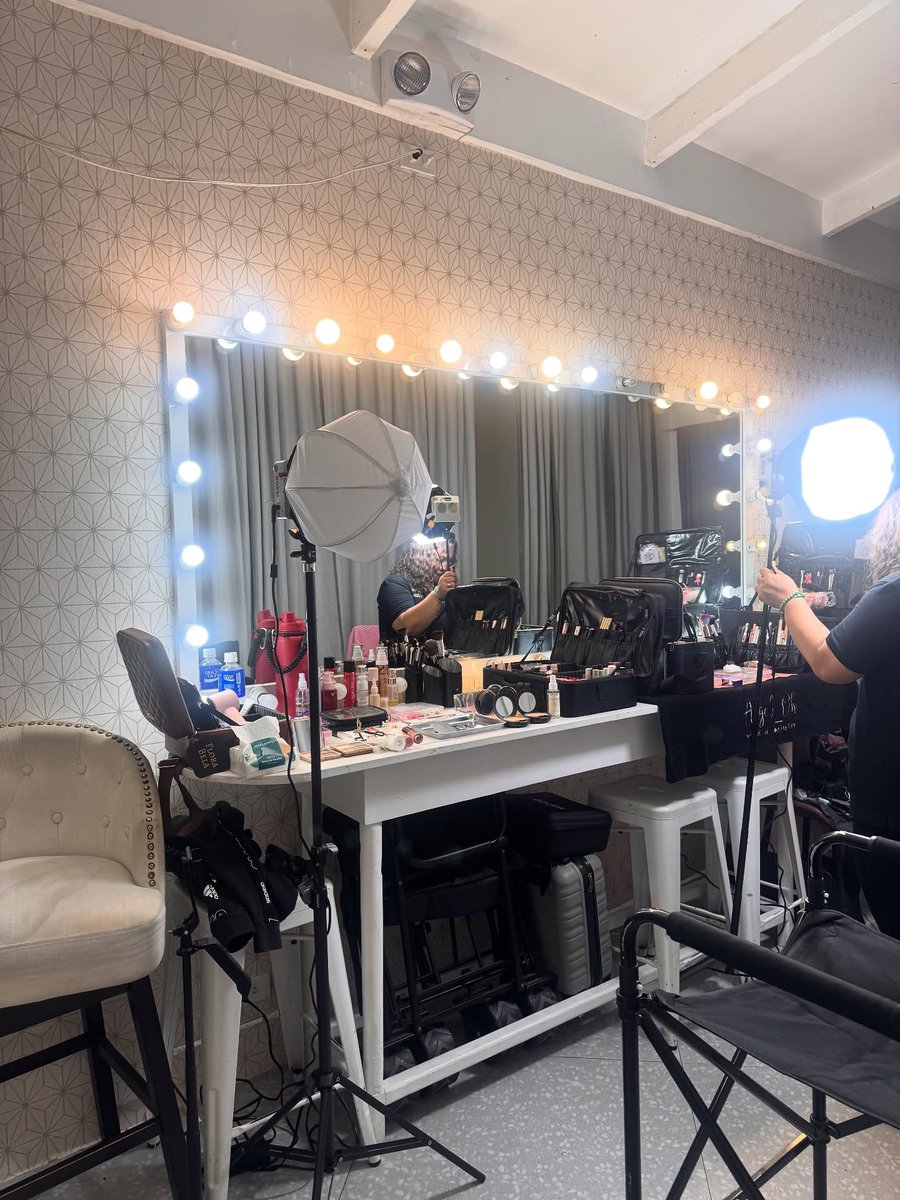 pec878's tweet photo. DOVE × VOGUE

Dove Philippines × Vogue Philippinesの母娘キャンペーン撮影で、Janina Velaのメイクを担当。お互いへの絆と純粋な敬愛が伝わる、心温まる光景でした。ヘア＆メイクチーム：NIX Institute of Beauty https://t.co/dGByzEoXkd