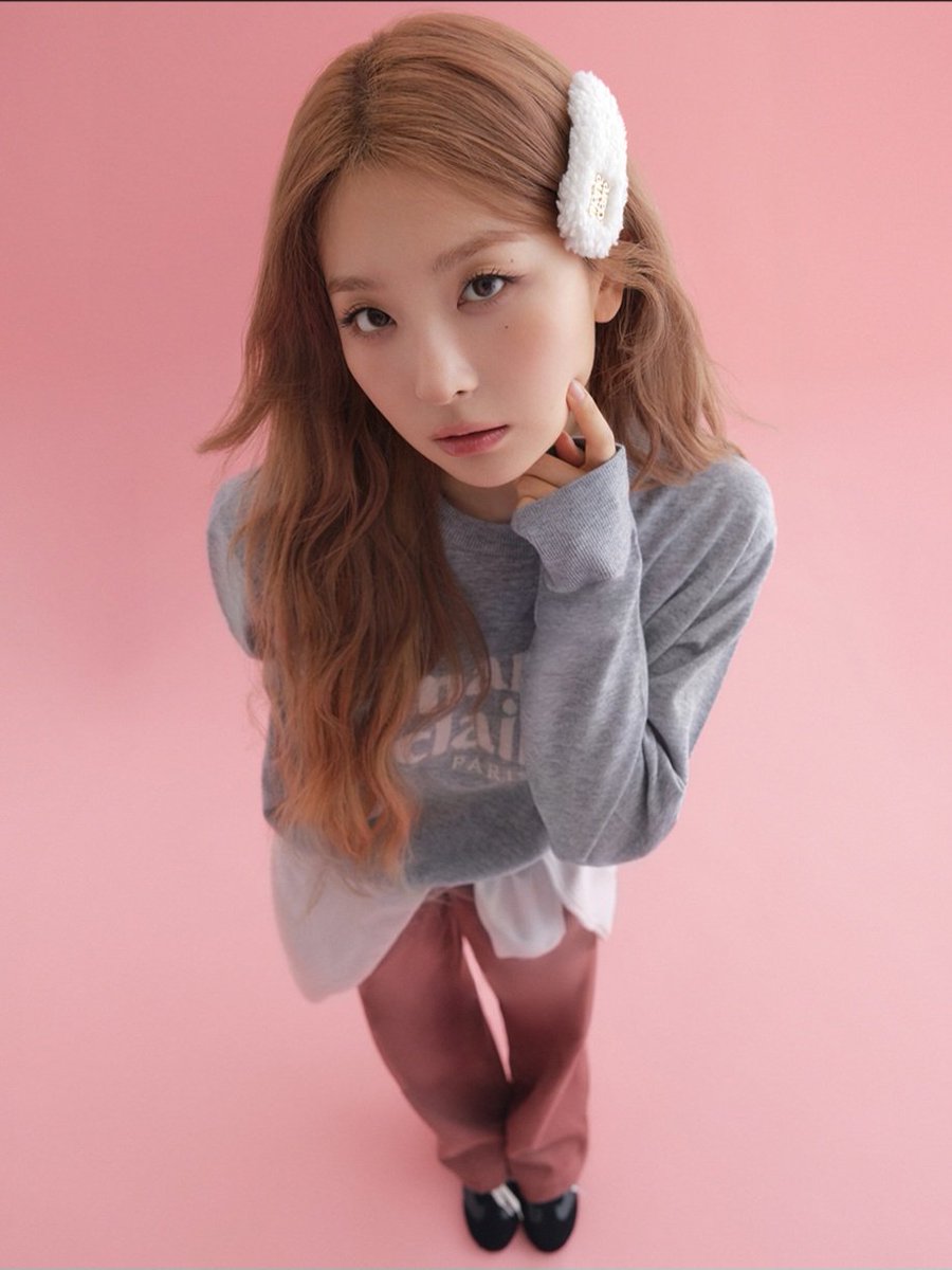KSGUpdates's tweet photo. 260903 Marie Claire Paris website

2026 FALL COLLECTION

'Une Jolie Journée'

Fall in love with SEULGI

https://t.co/M0WaHFS89z
#슬기 #SEULGI @RVsmtown https://t.co/11Oe42S1Jw