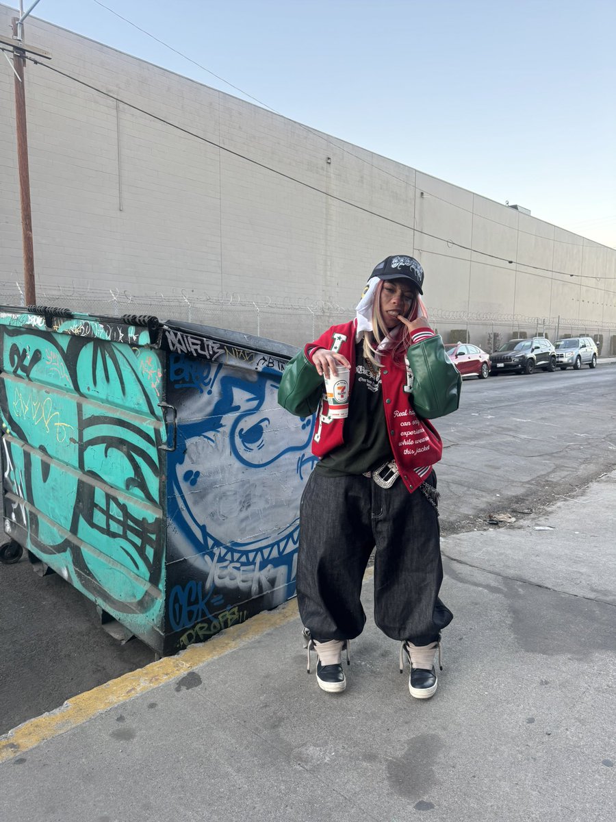 Kieraplease's tweet photo. about to skrrt skrrt in the stu https://t.co/L0joa1cSk4 https://t.co/BwFvs3ShUj
