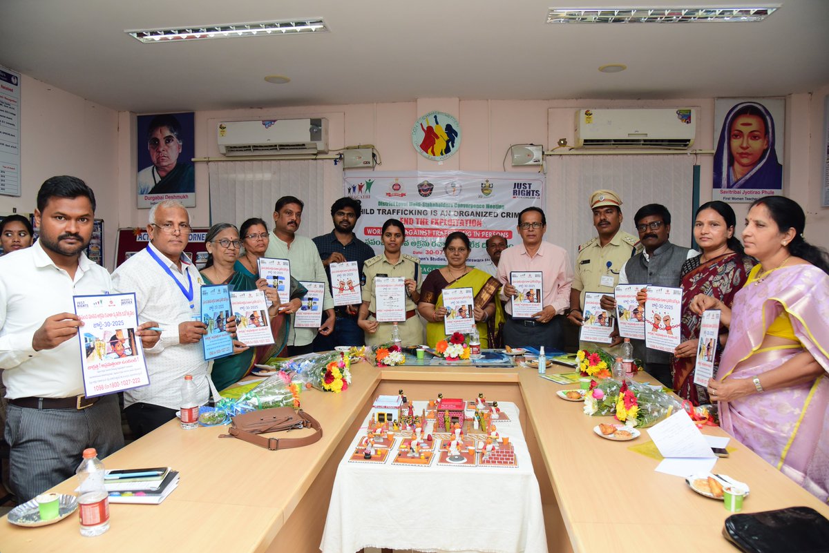 PragathiTpt's tweet photo. As part of International day against trafficking in persons.. conducted District level stakeholders convergence meeting and created awareness at railway stations along with RPF Team and other child line departments less https://t.co/PS6HAEleRd
