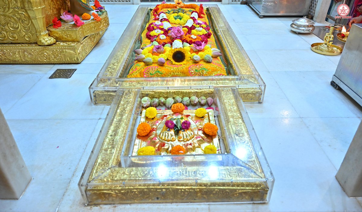Gottipati4546's tweet photo. *!! ॐ साई राम !!*
*श्री साईबाबा संस्थान विश्वस्त व्यवस्था,शिर्डी*
*!! ॐ Sai Ram !!*
*Shri Saibaba Sansthan Trust, Shirdi*
≈≈≈≈≈≈≈≈≈≈≈≈≈≈≈≈≈ 
*आरती :-शिर्डी माझे पंढरपुर*
*गुरुवार ०३ सप्टेंबर २०२६*  
*Aarti :-Shirdi Majhe Pandharpur*
*Thursday 03 September 2026* https://t.co/sqmi6xRooN